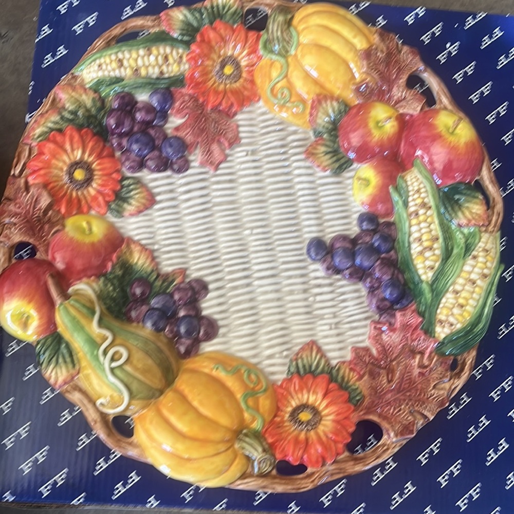 Autumn Bounty Round Plater